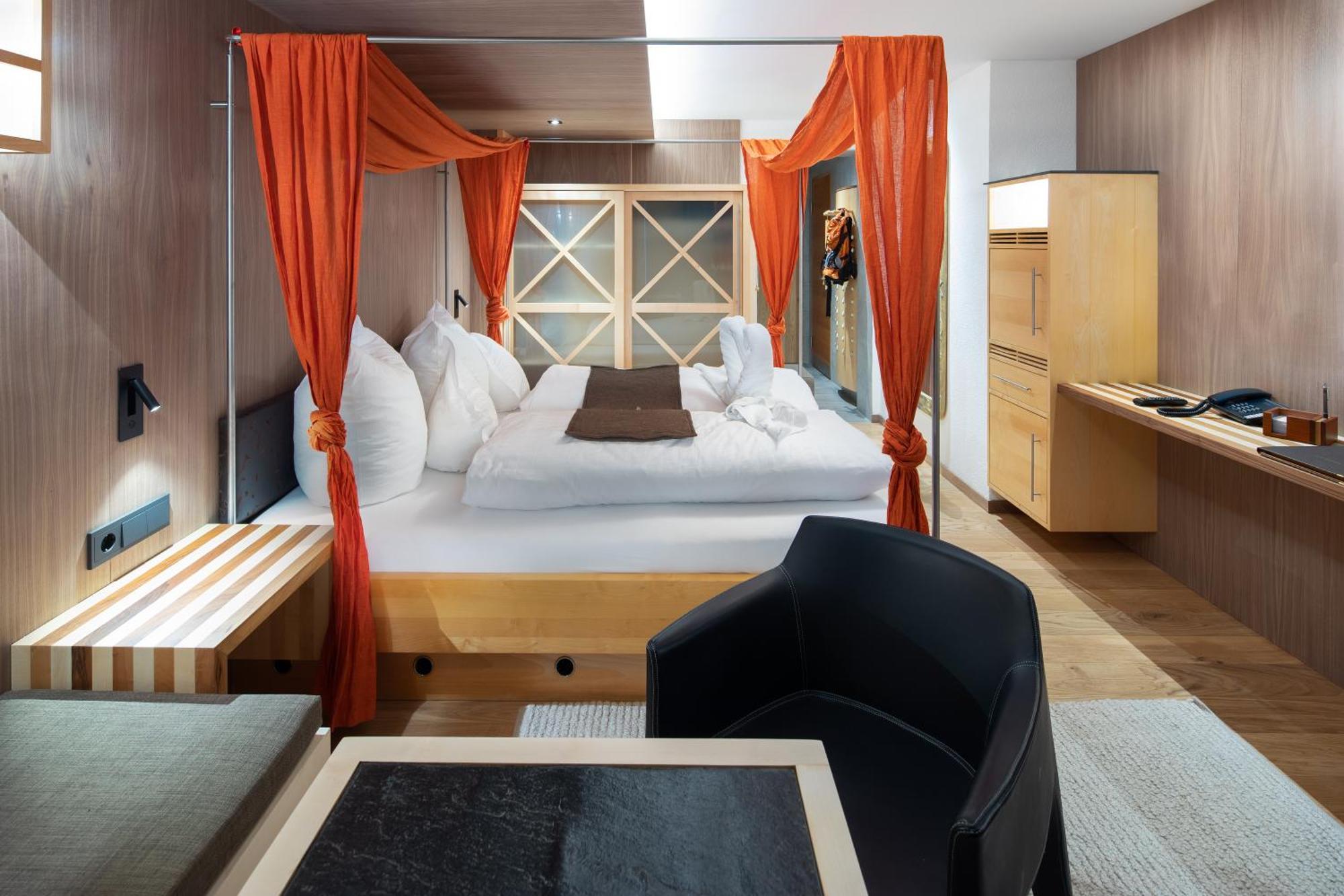 Hotel Goldener Adler - Im Sommer Silvretta Card Premium Inkludiert Ischgl Ngoại thất bức ảnh