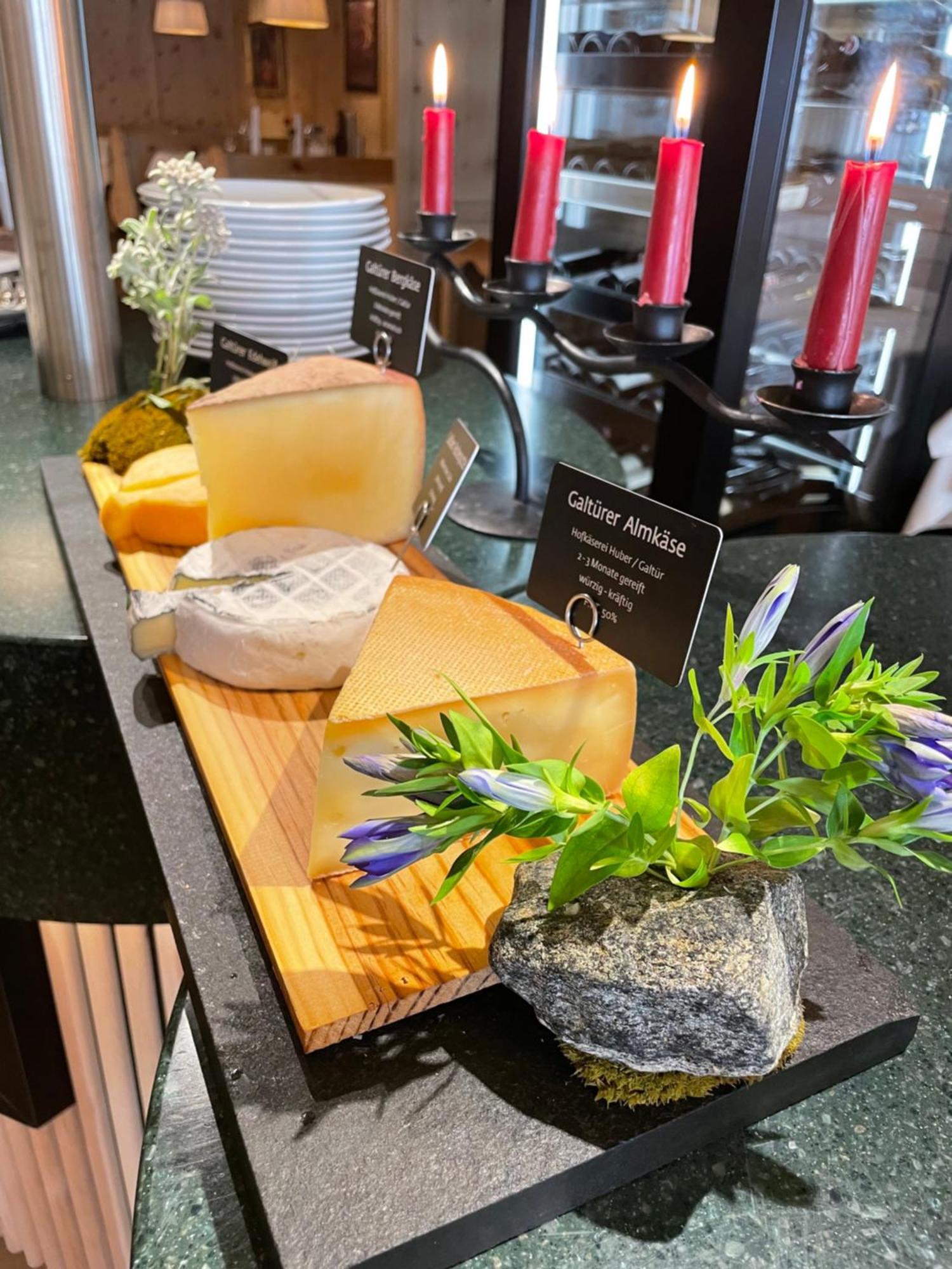 Hotel Goldener Adler - Im Sommer Silvretta Card Premium Inkludiert Ischgl Ngoại thất bức ảnh