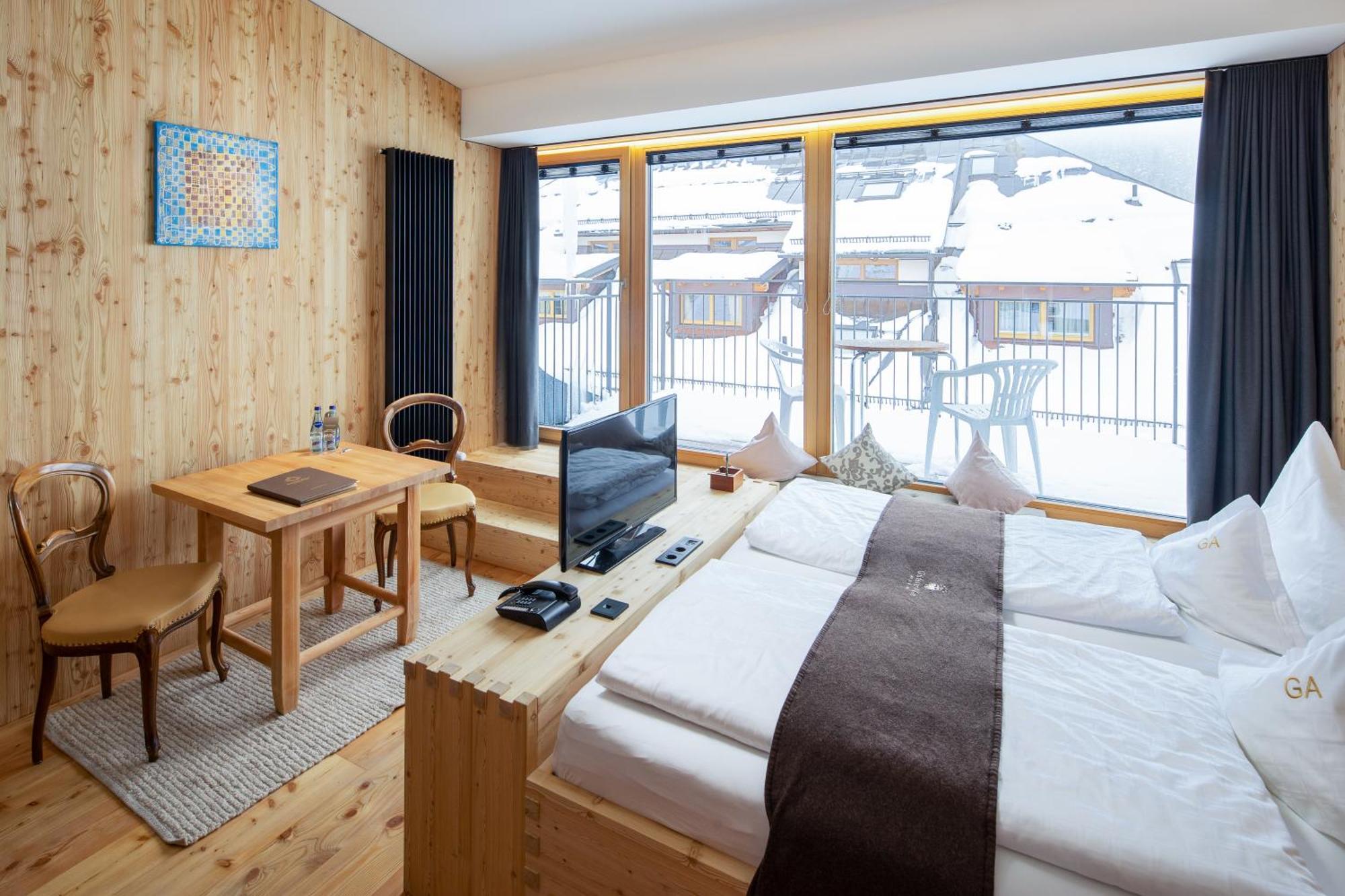 Hotel Goldener Adler - Im Sommer Silvretta Card Premium Inkludiert Ischgl Ngoại thất bức ảnh