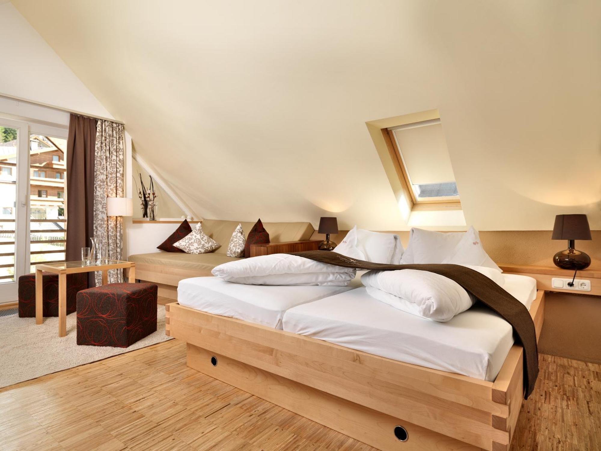 Hotel Goldener Adler - Im Sommer Silvretta Card Premium Inkludiert Ischgl Ngoại thất bức ảnh