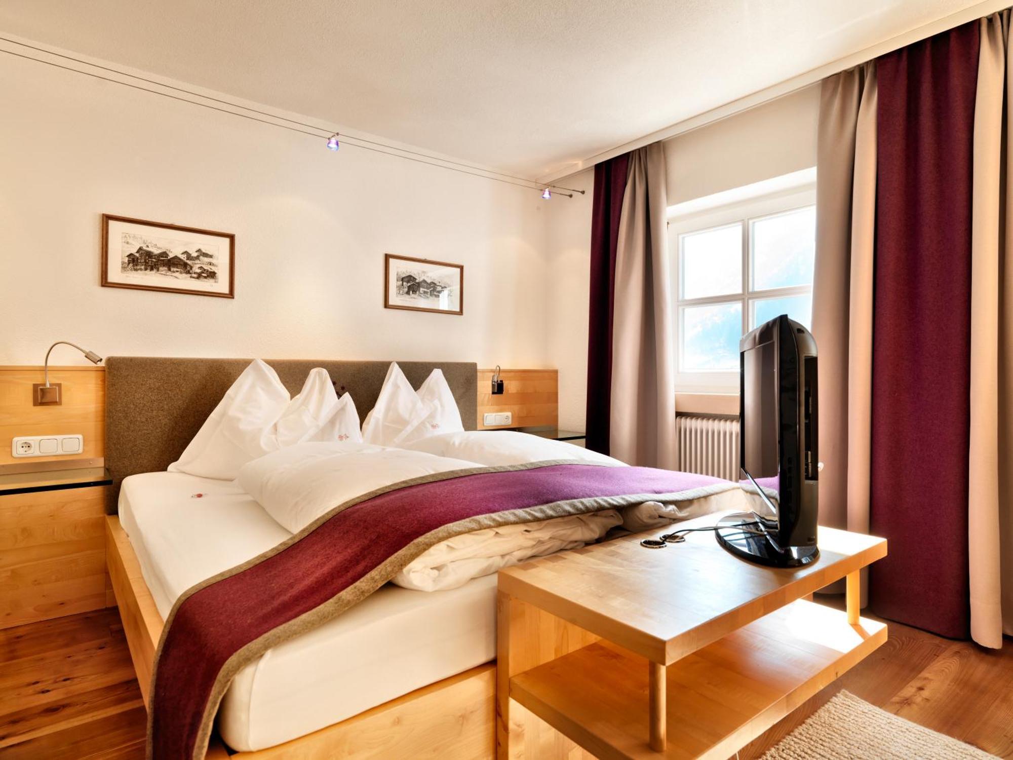 Hotel Goldener Adler - Im Sommer Silvretta Card Premium Inkludiert Ischgl Ngoại thất bức ảnh
