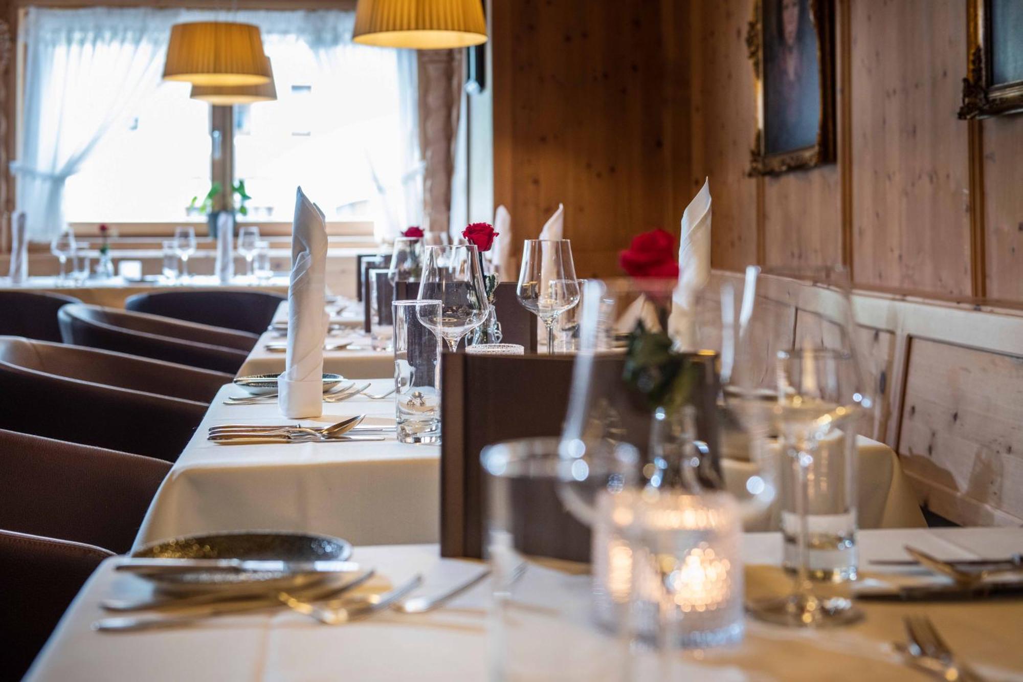 Hotel Goldener Adler - Im Sommer Silvretta Card Premium Inkludiert Ischgl Ngoại thất bức ảnh